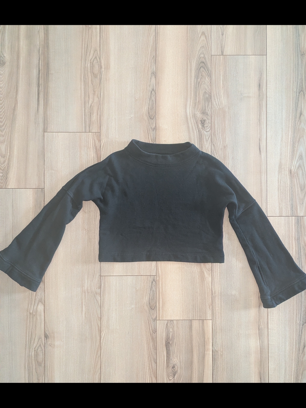 Noli Black Cropped Crewneck Sweatshirt
